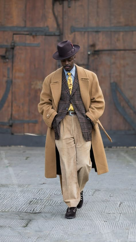 The Best Street Style From Pitti Uomo Fall 2023 Pitti Uomo 2023 Winter, Pitti Uomo 2024 Summer, Pitti Uomo Street Style Summer, Pitti Uomo Winter, Dior Men Pre Fall 2023, Smart Coat, Pitti Uomo Street Style, Winter Styling, Fits Inspiration