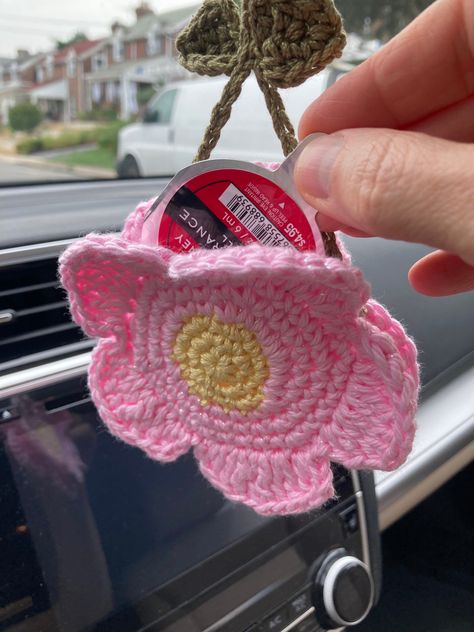 How To Crochet A Car Hanger Tutorial Pattern ||Strawberry & Daisy Edition ||Crochet Car Accessory https://youtu.be/oz8nXQtsu8U Hi, Guys, Hope you all are doing well. In this video I'm going to show you how to crochet this Car Hanger It can be used as key chains, bag charms, souvenir, party favors or even your personal collection. So let's get making! I hope this tutorial is helpful and full of fun for you guys. Thanks for Watching! hope you like this tutorial and if you do please like, commen Crochet Car Fragrance Holder, Crochet Car Freshener, Crochet Mirror Hanging, Crochet Air Freshener, Crochet Car Mirror Hanging, Crochet Car Hanger, Crochet Car Accessories, Crochet Keyring, Small Crochet Gifts