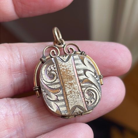 Vintage Locket Necklace | Vintage Paris Jewelry Locket Necklace Vintage, Antique Rings Vintage, Paris Jewelry, Antique Locket, Antique Bracelets, Vintage Lockets, Fruit Earrings, Engraved Design, Antique Brooches