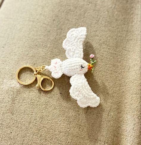 Perfect gift in a Baptism Baptism Presents, Keychain Crochet, Baptism Favors, Crochet Keychain, Baptism Gifts, Baby Jesus, Crochet Baby, Jesus, Perfect Gift