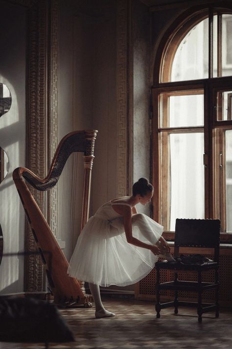 Ballet Dancer Photography, Ballerina Photography, Dancer Photography, Ballet Studio, Ballet Pictures, Ballet Poses, City Ballet, Ballet Photography, Ballet Class