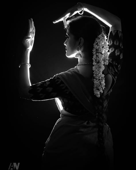 Indian Classical Aesthetic, Indian Dance Photography, Bharatanatyam Aesthetic, Bharatnatyam Aesthetic, Classical Dance Photography, Bharatanatyam Dancer, Indian Classical Dancer, Bharatanatyam Poses, Best Dancer