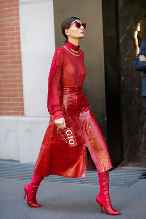 Monochromatic Outfit Red, Red Monochromatic Outfit, Chic Fall Wedding, Red Monochromatic, Outfits For Ladies, Wedding Guest Outfit Fall, Wedding Guest Outfits, Monochromatic Fashion, Giovanna Battaglia