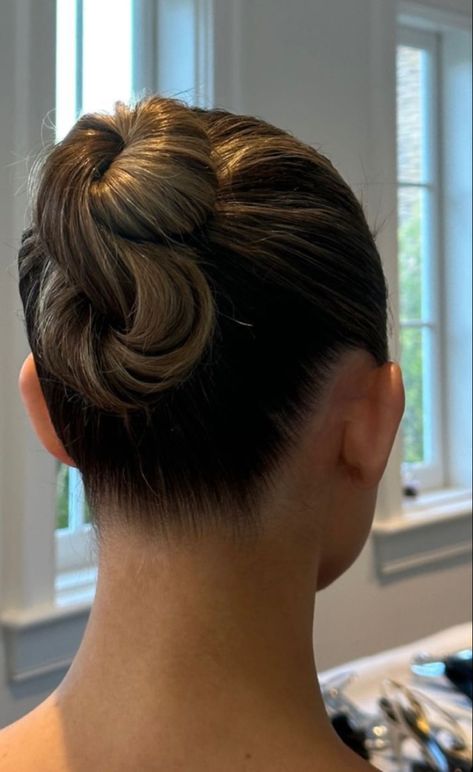 Mid Bun Hairstyles, Scrunchie Bun, Ballet Hairstyles, Vintage Hairstyles Tutorial, Gorgeous Birthday, Birthday Hairstyles, Guest Hair, Wedding Guest Hairstyles, Work Hairstyles