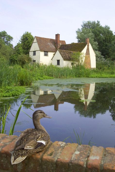 Flatford Mill, Suffolk Gothic Lighthouse, Suffolk Countryside, Flatford Mill, Suffolk Cottage, English Landscape, Fairytale House, Famous Pictures, Art Exhibitions, British Countryside