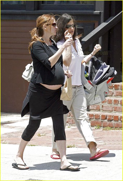 julia roberts Julia Roberts Pregnant, Pregnant Celebrities, Jenna Dewan, Ashton Kutcher, Channing Tatum, Gal Pal, Julia Roberts, Dwayne Johnson, Just Jared