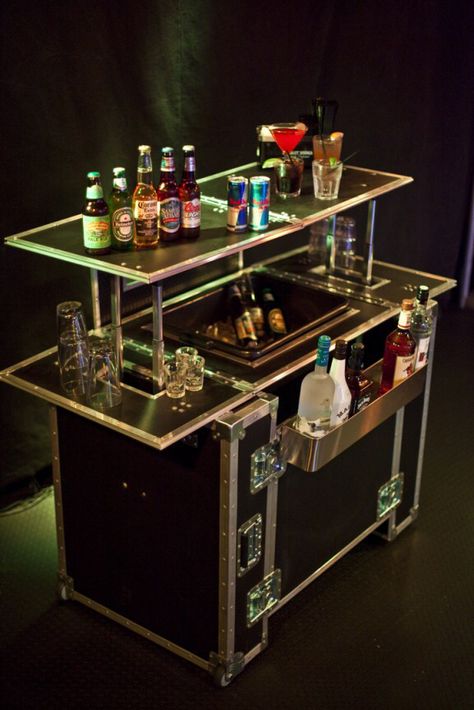 road case bar Portable Cocktail Bar, Portable Bar Ideas, Crate Bar, Cocktail Bar Design, Mocktail Bar, Bartender Drinks Recipes, Bar Counter Design, Bar Stand, Food Kiosk