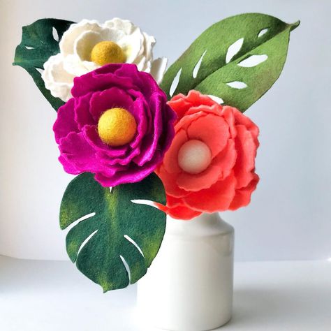 Felt Bouquet, Flowers Wedding Bouquet, Baby Mobile Felt, Felt Flower Bouquet, Felt Flowers Diy, Dried Flowers Wedding, Felt Roses, Bouquet Gift, Felt Leaves