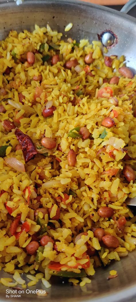 Poha 
Poha is a nutrient dense food. It is a better option than cereals because it contains a lot of carbohydrates, protein, fibre, vitamins, and iron. Poha Aesthetic, Poha Snapchat Story, Poha Snap, Poha Recipe Breakfast Indian, Breakfast Snapchat Stories, Breakfast Snap, Poha Recipe, Snap Streaks, Indian Cooking Recipes