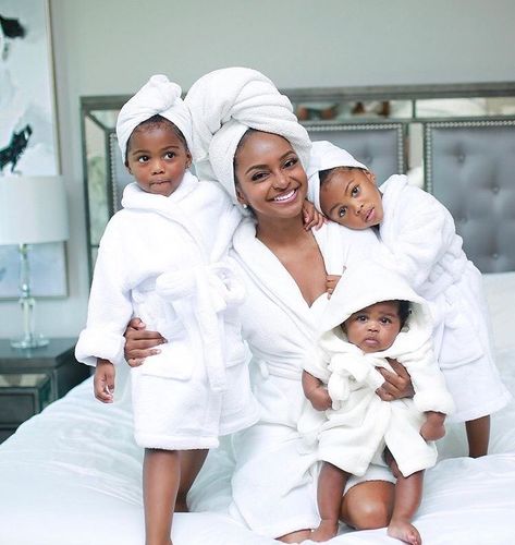 Mom Inspo, Black Motherhood, Mommy And Baby Pictures, Spa Time, Future Mommy, Mommy Goals, Board Inspiration, Mommy Daughter, Mommy Baby