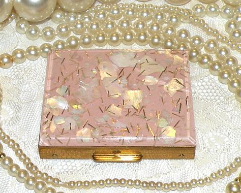 Vintage Powder Compact Mirror Case Pink Lucite MOP Confetti Compact S F Co Fifth Ave Powder Compact Compact Mirror Vintage, Powder Puffs, Green Art Deco, Vintage Compact, Mirror Case, Pink Confetti, Rainbow Wedding, Lipstick Case, Vintage Cosmetics