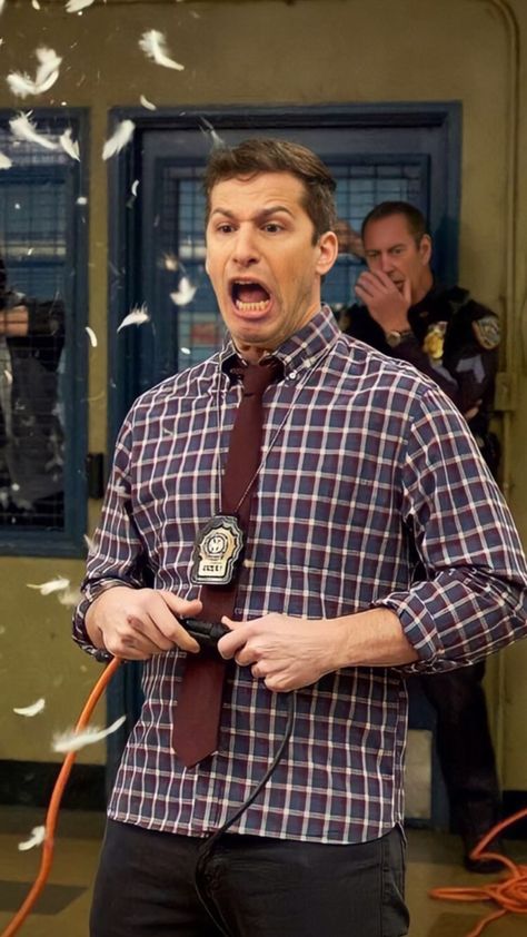 Jake Peralta Pfp, Brooklyn 99 Wallpapers Aesthetic, Andy Samberg Wallpaper, Wallpaper B99, Andy Samberg Snl, Menswear Aesthetic, Brooklyn 99 Cast, Jake And Amy, Funny Sherlock