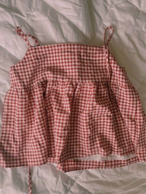 Gingham summer top ~ cute summer clothes ~ diy/handmade tops/blouses Summer Tops To Sew, Gingham Clothes, Diy Summer Tops, Gingham Sewing Projects, Gingham Top, Gingham Cropped Top For Summer, Fitted Gingham Crop Top For Summer, Thrift Flip Clothes Diy, Gingham Tank Top