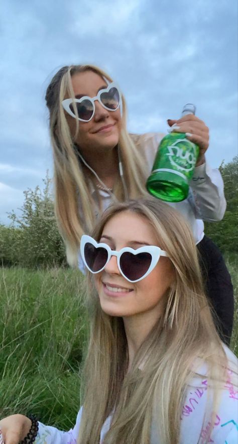 British School leavers field sesh School Leavers Aesthetic, High School Leavers, Year 11 Leavers, Leavers Day, Leaving School, School Leavers, British Summer, Night Vibes, Year 11