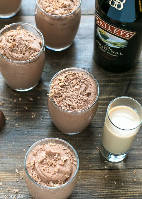 Desserts With Baileys, Baileys Desserts, Baileys Chocolate Mousse Recipe, Baileys Pudding, Baileys Chocolate Mousse, Baileys Mousse, Chocolate Mouse Recipe, Bailey Mousse, Baileys Dessert