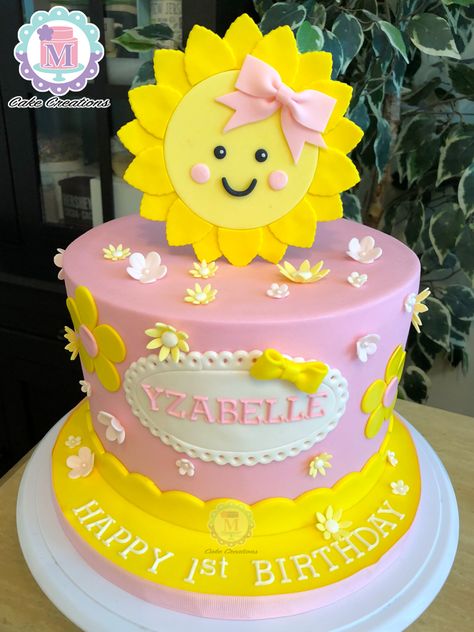 Sunshine 1st Birthday Cake, Sunshine Cake Design, Sun Shaped Cake, Sun Cake Ideas, Sun Cake Design, Sun Smash Cake 1st Birthdays, Sunshine Cake Birthday, Sun Cake Birthday, Birthday Cake Sun