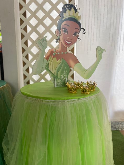 Princess And Frog Party Decorations, Tianas Birthday Party Ideas, Tiana Princess And The Frog Theme Party, Princess And The Frog Candy Table, Princess Tiana Dessert Table, Quince Princess And The Frog, Princess Tiana 1st Birthday Party Ideas, Princess And The Frog 2nd Birthday Party, Princess Tiana Centerpiece Ideas