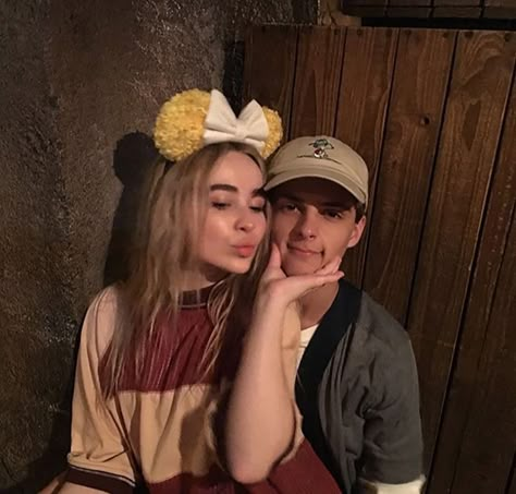 Boy And Girl, Sabrina Carpenter, Flowers, Wall, Instagram