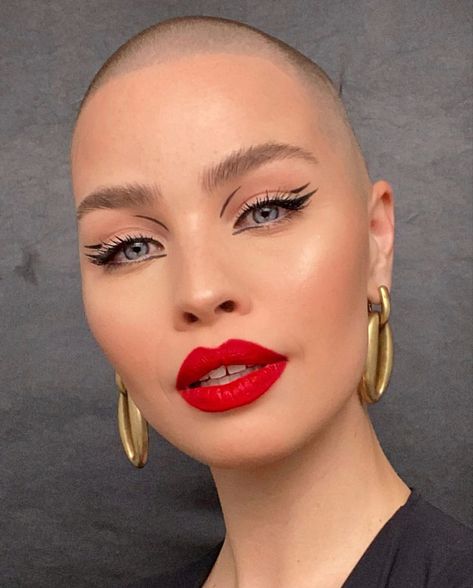 Getting Creative, Celine Bernaerts, Buzzed Pixie, Bald Head Women, Bald Women, Bald Head, Bald Heads, Shaved Head, Buzz Cut