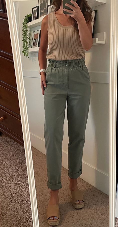 Olive High Waisted Pants Outfits, Green Top Beige Pants Outfit, Olive Green Pants Outfit Work Business Casual, Green Paperbag Pants Outfit, Beige And Olive Green Outfit, Army Green Jeans Outfit, Green Beige Outfit, Olive Green Linen Pants Outfit, Army Green Pants Outfit Work