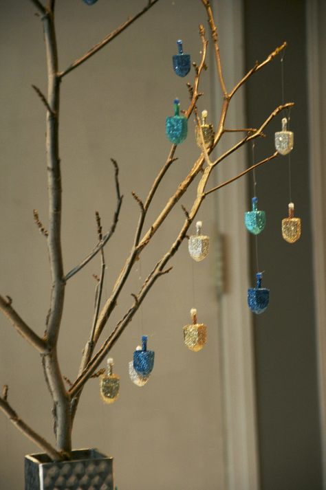 Welcome the season with this home made dreidel tree. | 22 Ways To Get Your Whole Family In The Hanukkah Spirit Hanukkah Decoration, Hannukah Party, Hanukkah Ornaments, Jewish Decorations, Hannukah Crafts, Hannukah Decorations, Hanukkah Diy, Happy Hannukah, Diy Hanukkah