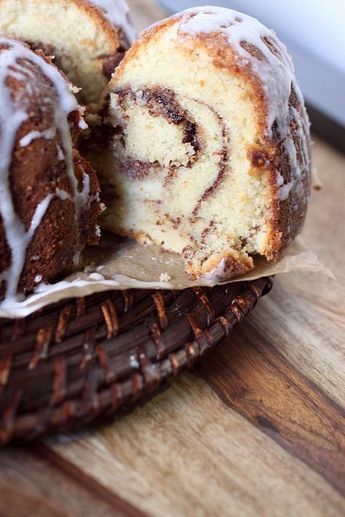 Cinnamon Swirl Bundt Cake, Cinnamon Roll Bundt Cake, Cinnamon Roll Pound Cake, Cinnamon Bundt Cake, Bundt Pan Recipes, Roll Cakes, Pound Cakes, Bundt Cakes Recipes, Bundt Pan