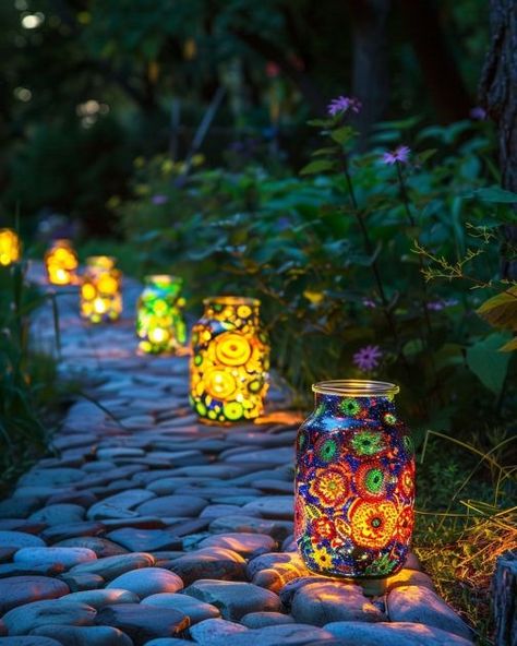 Lady crafts 18 glass jar lanterns. How she designs them looks STUNNING on her garden path Mason Jar Lights Outdoor, Mason Jar Garden, Mason Jar Solar Lights, Glass Spray Paint, Frosted Glass Spray, Fairy Lights Garden, Painting Glass Jars, Solar Mason Jars, Solar Lights Diy