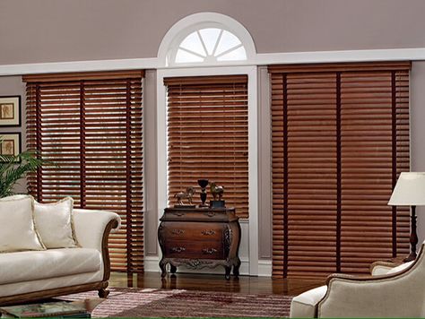 Wooden blinds with accent tape along with a quality valance adds a special, warm, classy feel to a living room, office or den.  http://www.chicoblinds.com/8-things-when-choosing-window-blinds/ Ikea Blinds, Patio Blinds, Modern Blinds, Living Room Blinds, Bedroom Blinds, Window Treatments Living Room, Shutter Blinds, Blinds Design, Diy Blinds