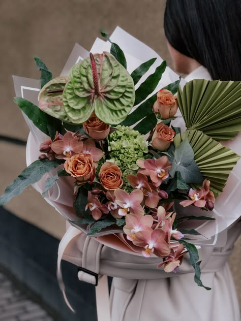 Florist Studio, Flower Boquet, Orchid Leaves, Corporate Flowers, Flower Arrangements Simple, Bouquet Wrap, Flowers Bouquet Gift, Flower Packaging, Flower Therapy