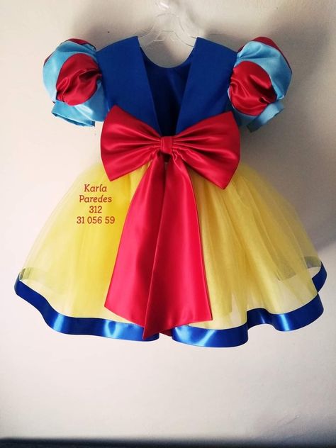 Diy Snow White Costume, White Party Theme, Snow White Birthday Party, Fairy House Crafts, Snow White Dresses, Snow White Costume, Snow White Birthday, Snow White Party, Snow Dress