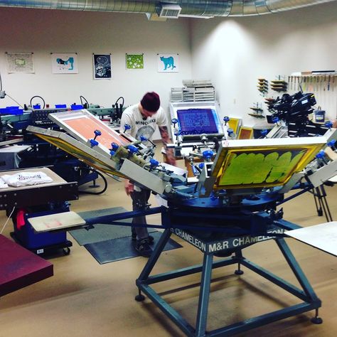 Screen print a t-shirt Screen Printing Room, Screen Printing Shops, Screen Printing Press, Screen Printing Art, Yoga Apparel, Screen Printing Machine, Screen Printed Tshirts, Screen Printing Ink, Custom Screen Printing