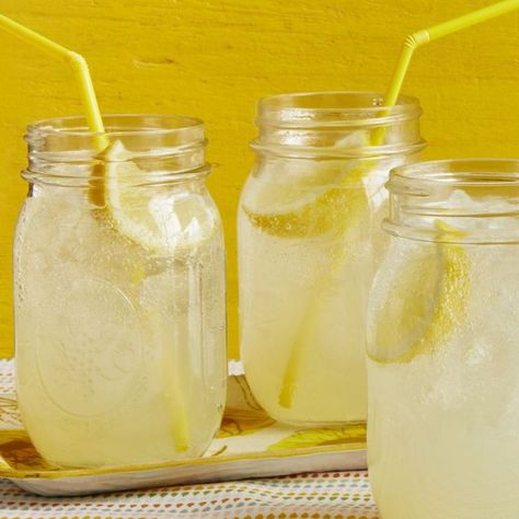 sparkling ginger lemonade Honey Simple Syrup, Sparkling Lemonade, Ginger Lemonade, Summer Drinks Alcohol, Party Drinks Alcohol, Mocktail Recipes, Homemade Vanilla Ice Cream, Blueberry Lemonade, Frozen Lemonade