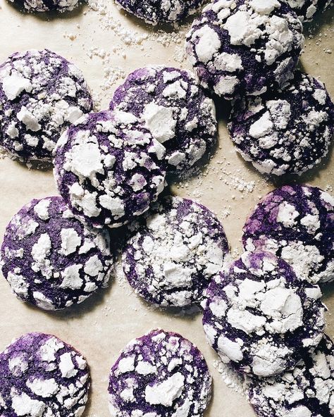 Ube crinkle cookies are a beautiful, Filipino-American twist on the classic crinkle cookie! Ube is a purple yam frequently used in Southeast Asian desserts. It is naturally purple in color, with a subtle flavor that tastes like both pistachio and vanilla. These ube crinkle cookies get their vibrant color and flavor from both ube halaya jam and ube extract! Ube Crinkles Cookies Recipe, Ube Crinkle Cookies, Ube Cookies, Blackberry Cupcakes, Chocolate Chip Bread Recipe, Ube Recipes, Crinkle Cookies Recipe, Blackberry Recipes, Chocolate Chip Bread