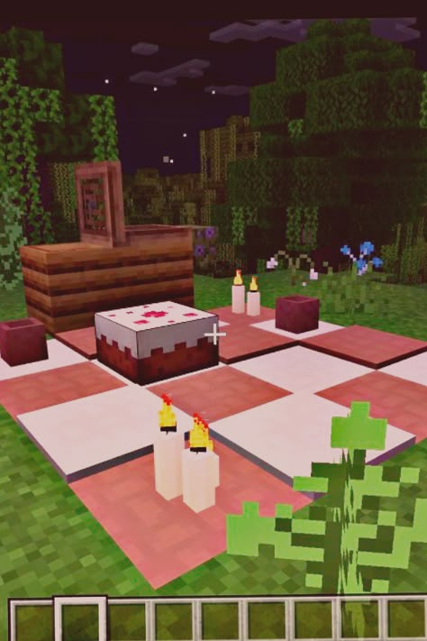 Pink and white wool Minecraft picnic cute Minecraft aesthetic Minecraft Pink Kitchen Ideas, Minecraft Cute Bedroom, Minecraft Picnic Ideas, Cute Minecraft Builds Pink Easy, Pink Minecraft Kitchen, Small Cute Things To Build In Minecraft, Minecraft Girly Ideas, Picnic Spot Minecraft, Minecraft Pink Decoration