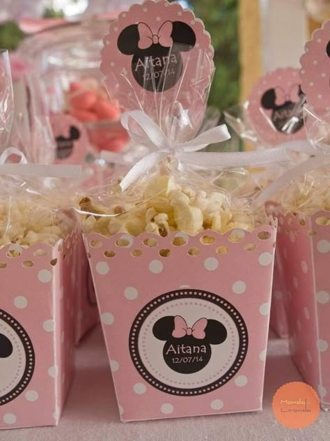 Minnie Candy Table Ideas, Minnie Mouse Candy Table Ideas, Minnie Mouse Snack Table, Baby Shower Minnie Mouse Bebe, Minnie Mouse Treats Table, Minnie Mouse Candy Table, Minnie Mouse Cupcake Toppers, Minnie Mouse Birthday Theme, Minnie Mouse Theme Party