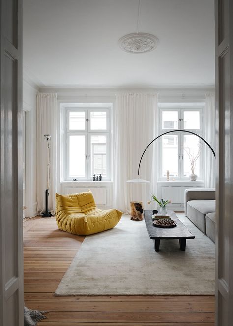 Swedish Home Decor Nordic Style, Modern Minimalist Living Room Minimalism, Beige Sofa Living Room, Swedish Home Decor, Living Room Yellow, Wooden Dining Table Set, Stockholm Apartment, Room Yellow, Scandinavian Living Room