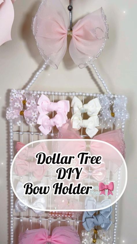 🎀 DIY Hair Bow Holder 🎀 I created this organizer using a Dollar Tree cooling rack & craft pearls. | Pinterest Diy Hair Bow Holder, Diy Bow Holder, Hair Accessories Diy, Dollar Store Diy Organization, Dollar Store Diy Projects, Organizing Hair Accessories, Diy Dollar Tree Decor, Cooling Rack, Hair Bow Holder