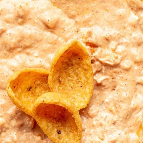 Kasey Schwartz | All Things Mamma on Instagram: "⭐️TAP FOR THE RECIPE⭐️ This CREAMY & CHEESY REFRIED BEAN DIP is so delicious you’ll want to make it again and again!🧀😍 8oz Cream Cheese- softened 12oz Sour Cream 2 Tablespoons Taco Seasoning 16oz can Refried Beans 1 small Onion- diced 6-8 drops Tabasco Sauce 2 cup Shredded Cheddar Cheese Mix together all of your ingredients in a large bowl. Add your mixture to a 8x8 baking dish. Top with cheddar cheese. Bake in the oven at 350 degrees for 20 minutes. Serve with Fritos or your favorite chip! 🌟🧀 Find this recipe, and more of my favorites by clicking the link in my bio! #beandip #refriedbeans #hosting #hostingtips #fritos #easyrecipes #onebowl #onebowlrecipes #tabasco #diprecipe #huffposttaste #chipsanddip #junkfoods #yummyinmytumm Refried Bean Dip, Refried Bean, Cheese Bake, Tabasco Sauce, Shredded Cheddar Cheese, Bean Dip, January 7, Refried Beans, Baking Dish