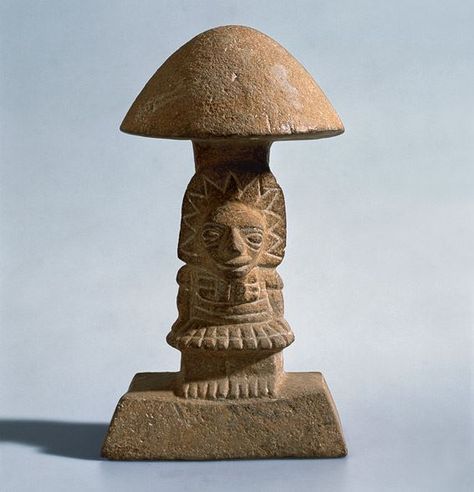 MUSHROOM STONE.  Taking psychoactive substances plays a vital role in the cultural history of Central and South America. The figure likely shows the formal merger of divine mushroom and an elite person. The figure was certainly at the heart of cultic acts, during which fungi were ingested in order to get in touch with the world of God. www.Rietberg.ch/ onlinesammlung Mesoamerica (El Salvador) 300 BC - 250 ad Mushroom Stone, Meso America, Gobekli Tepe, Book Of Mormon Stories, Alien Artifacts, Mushroom Forest, Classical Period, Prehistoric Art, Ancient Sculpture