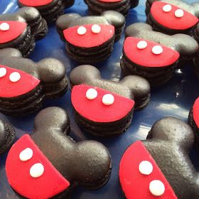 Mickey Macarons, Meringues Cookies, Cookies Marshmallow, Princess Wedding Cakes, Macaron Template, Disney Desserts, Macaroon Cookies, Mickey Cakes, Pop Cupcakes