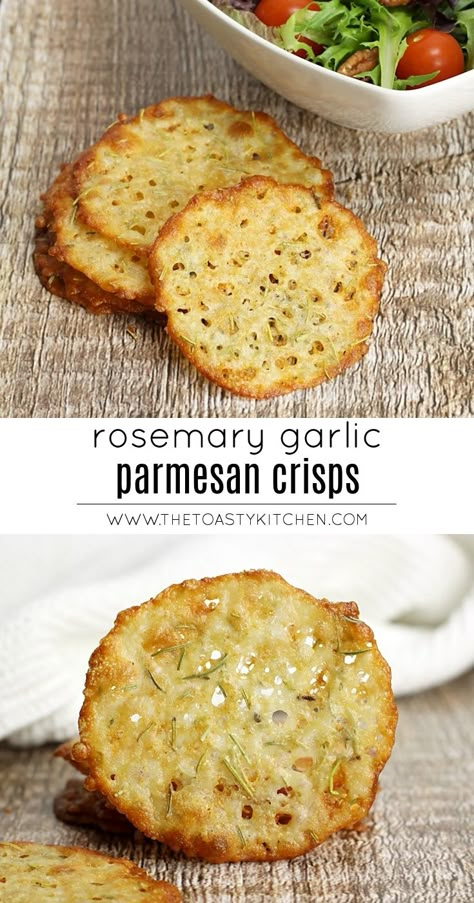 Parmesan Crisps Recipe, Crisps Recipe, Parmesan Chips, Savoury Biscuits, Parmesan Crisps, Homemade Crackers, Cheese Crisps, Rosemary Garlic, Salad Toppings