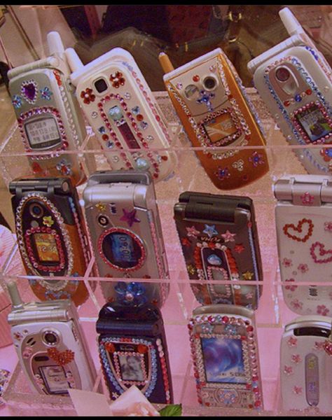 2000 Nostalgia Aesthetic, Flip Phone Decoration, Y2k Phone Aesthetic, Decorated Flip Phone, 80s Phone Aesthetic, Bedazzled Flip Phone Aesthetic, Y2k Flip Phone, Bedazzled Flip Phone, Mcbling Flip Phone