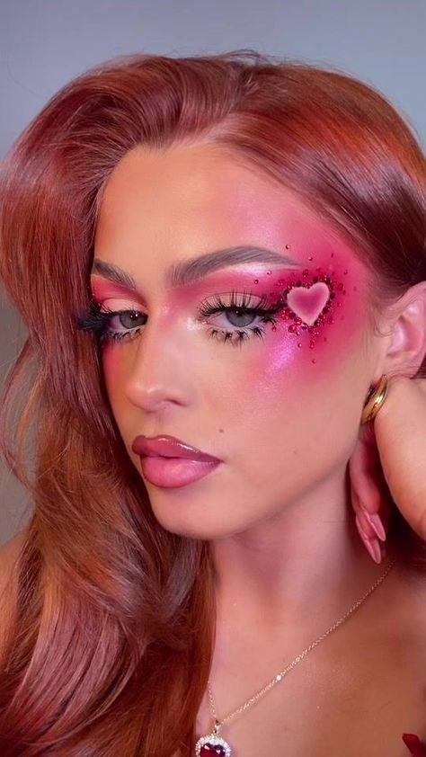 Fun Creative Makeup Looks, Valentines Looks Makeup, Special Effect Makeup, V Day Makeup Looks, Valentines Makeup Look, Love Makeup Looks, Valentine Day Makeup Looks, Valentine Eye Makeup, Vday Makeup Looks