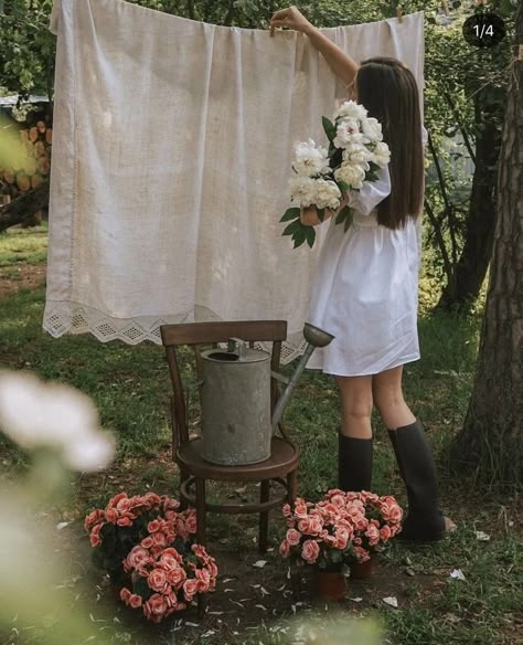 Countryside Girl, Village Photos, Outdoor Photoshoot, Washing Line, Cottagecore Aesthetic, Shooting Photo, Outdoor Fashion, Photo Projects, Creative Portraits