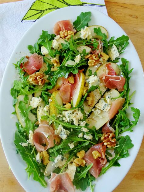 Arugula Prosciutto, Gorgonzola Salad, Basil Salad, Pear Salad, Eat Salad, Weekly Menu, Salad Bar, Healthy Salads, Arugula