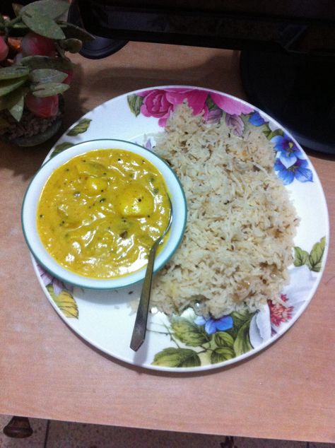 Kadi Chawal, Real Snap, Lunch Thali, Hospital Admit, Eating Food Funny, Indian Rice, Naan Recipe, Food Snap, Food Pic