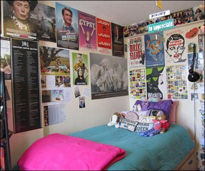 Musical Theatre Bedroom, Broadway Inspired Bedroom, Display Playbills Wall Art, Broadway Room Decor, Egirl Room, Broadway Bedroom, Broadway Themed Room, Perfect Apartment, Musicals Funny