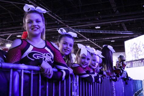 Dos & Don'ts For Cheer Parents At A Competition - FloCheer Cheer Comp Outfits Mom, Cheer Coach Competition Outfit, Cheer Team Mom, Cheer Nationals, Kids Cheering, Competition Outfit, Cheerleading Competition, Cheer Competition, Cheer Coaches