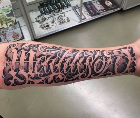 714 Likes, 4 Comments - Letteringcartel (@letteringcartel) on Instagram: “Reaction made by @mtsta2 #letteringcartel #lettering #script #scriptattoo #tattoo #tattoos…” Tattoo Fonts For Men, Traditional Chicano Tattoos, Chicano Tattoos Lettering, Tattoo Calligraphy, Tattoo Font For Men, Family Quotes Tattoos, Letters Tattoo, Scripture Tattoos, Art Chicano