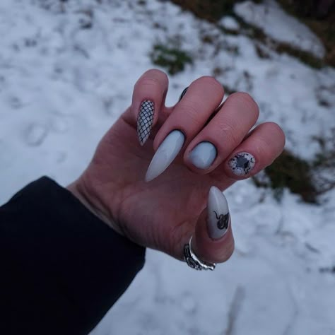 Classy Nails Ideas, Free Nails, Nails After Acrylics, Natural Nails Manicure, Skull Nails, Nails Art Ideas, Punk Nails, Modern Nails, Goth Nails